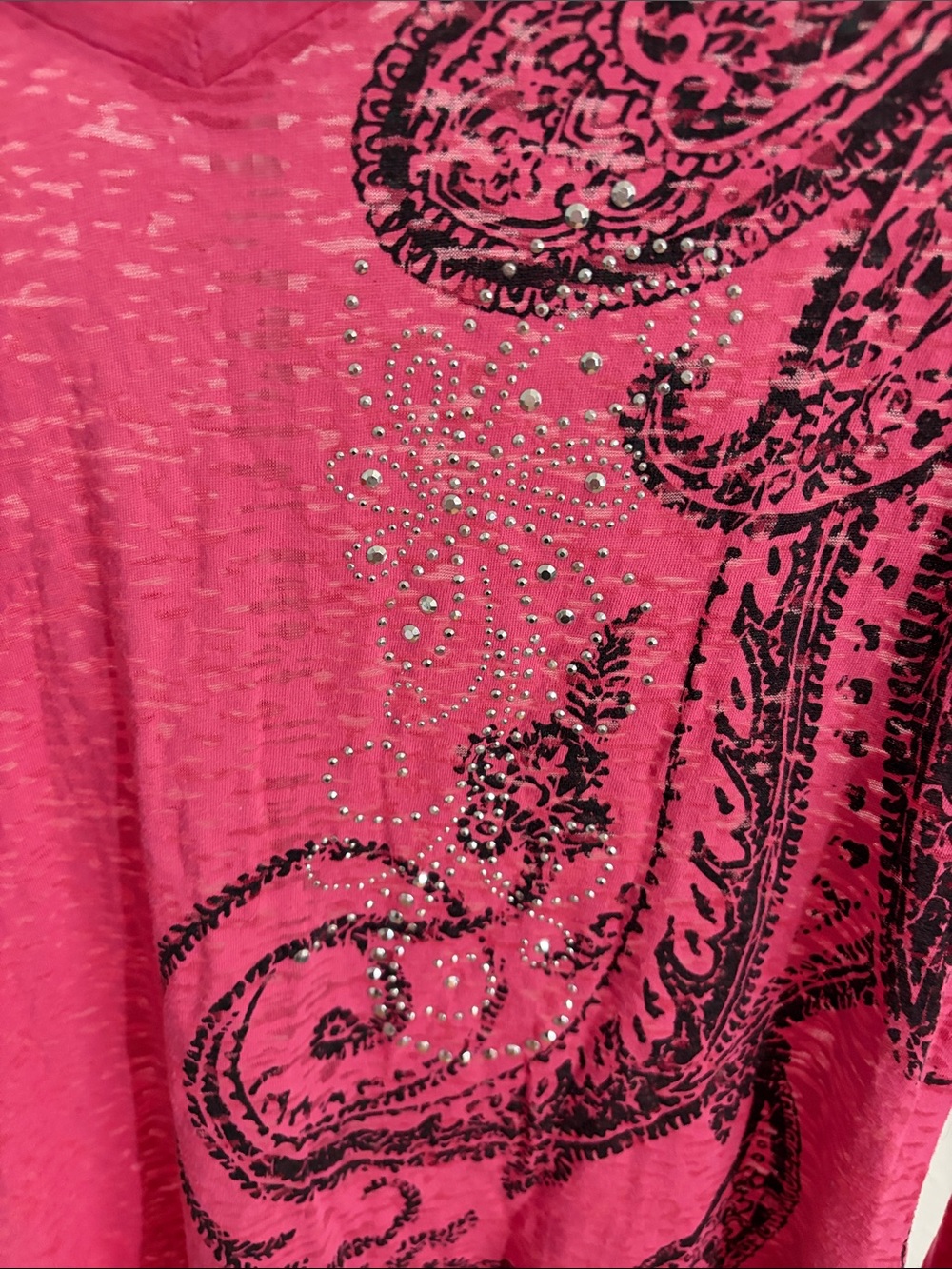 Roper Pink Long-Sleeve V-Neck Top with Black Paisley Print - Picture 2 of 5
